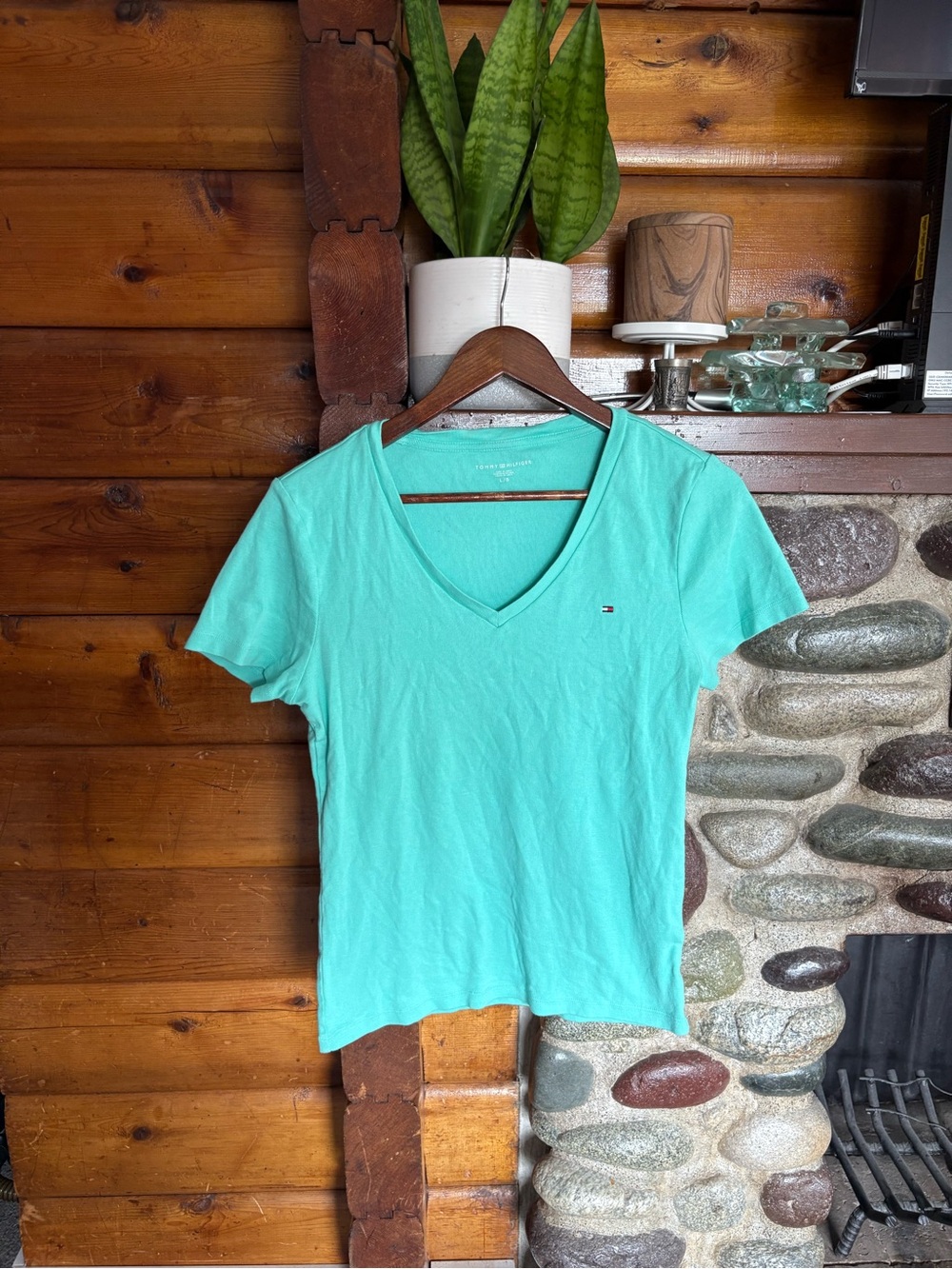 Tommy Hilfiger Aqua V-Neck Logo Tee Size Large 100% Cotton Coastal Preppy